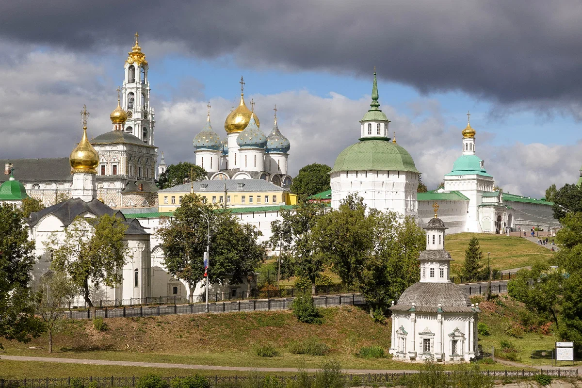 Одна из самых красивых церквей России находится всего в километре от  Москвы. Но вы ее точно не видели | Самый главный путешественник | Дзен