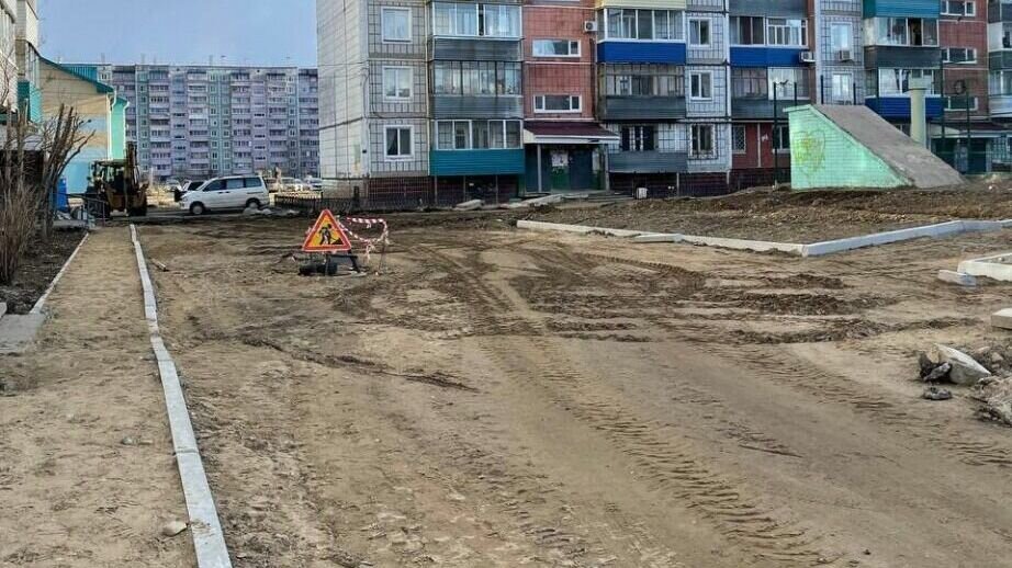     В городе Юности начали благоустройство 8 придомовых территорий по программе «1000 дворов на Дальнем Востоке»