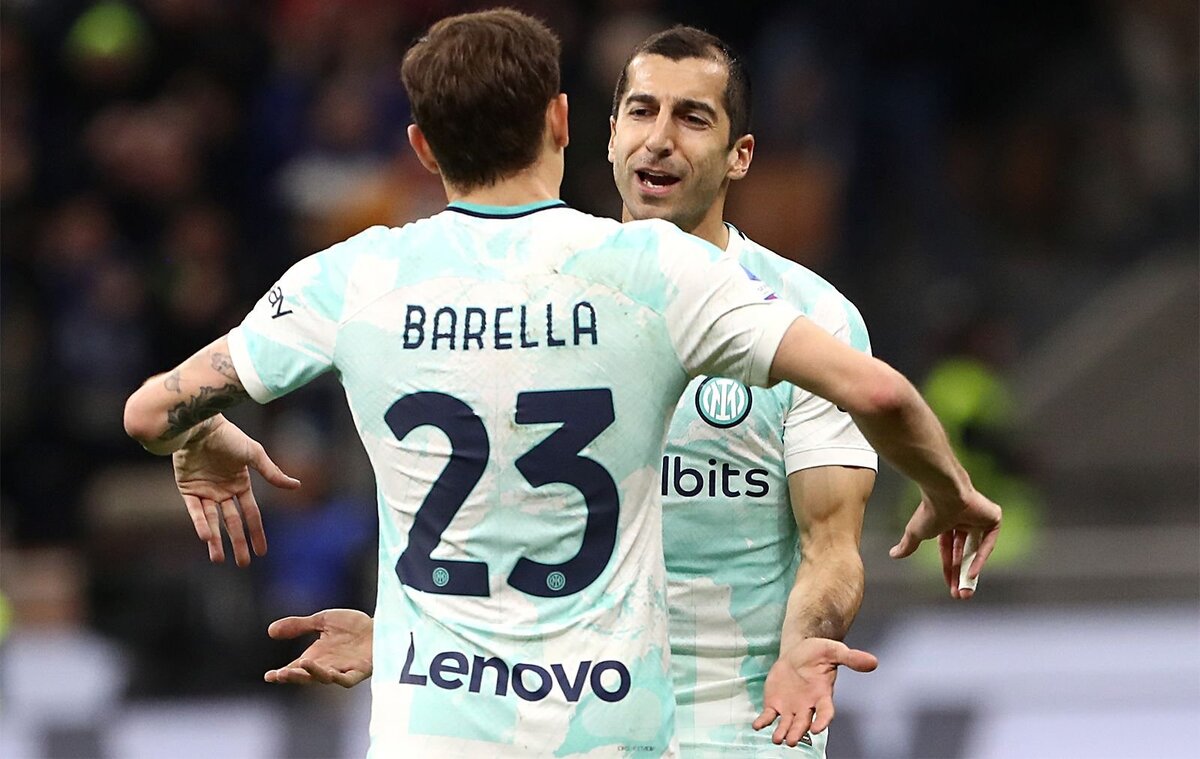      Генрих Мхитарян празднует свой мяч в ворота "Лечче". Кадр из матча.