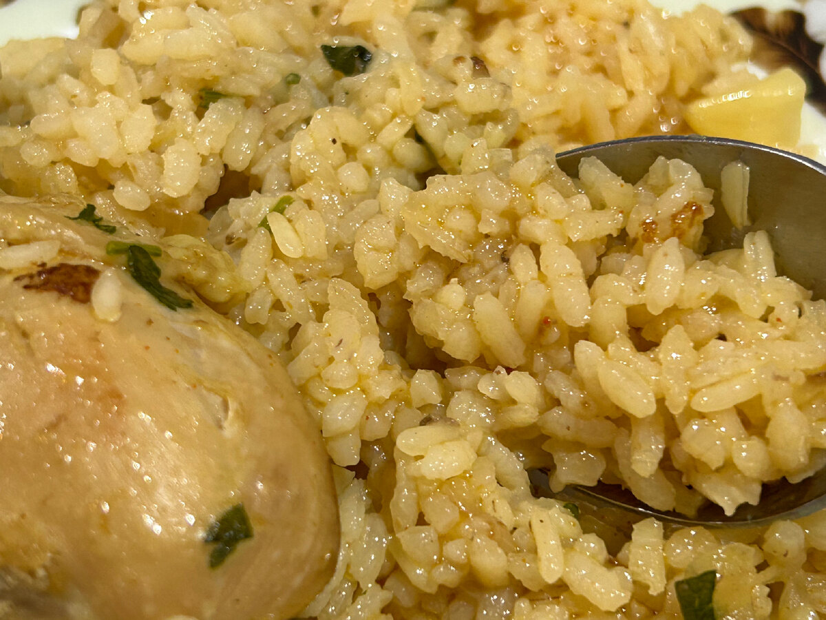 Фото автора. Посмотрите какой рассыпчатый получается рис.