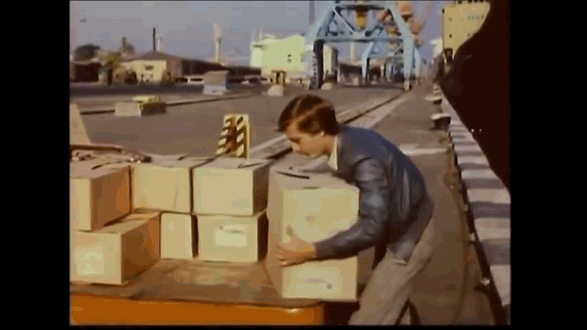 Фото из кинофильма "Берегите женщин"