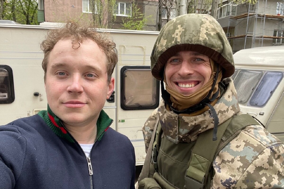    Герой Владимира Карпука (слева) — обычный парень, которому пришлось разобраться, кто свой, а кто чужой Ольга Севрюгина