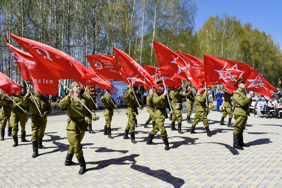 Ветераны на параде Победы фото.