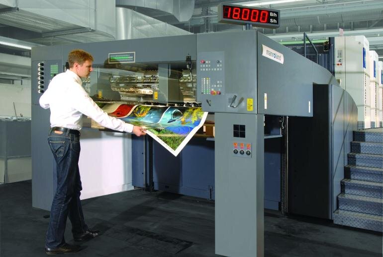 Вакансия печатник. Вакансия печатник. Печатник в типографии. Типография цех. Печатник график работы.