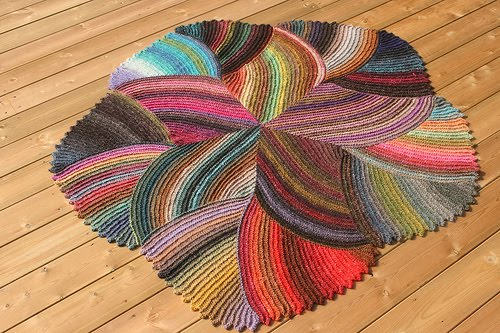 как вязать такой коврик, у меня на канале есть видео, подробно, по рядам.