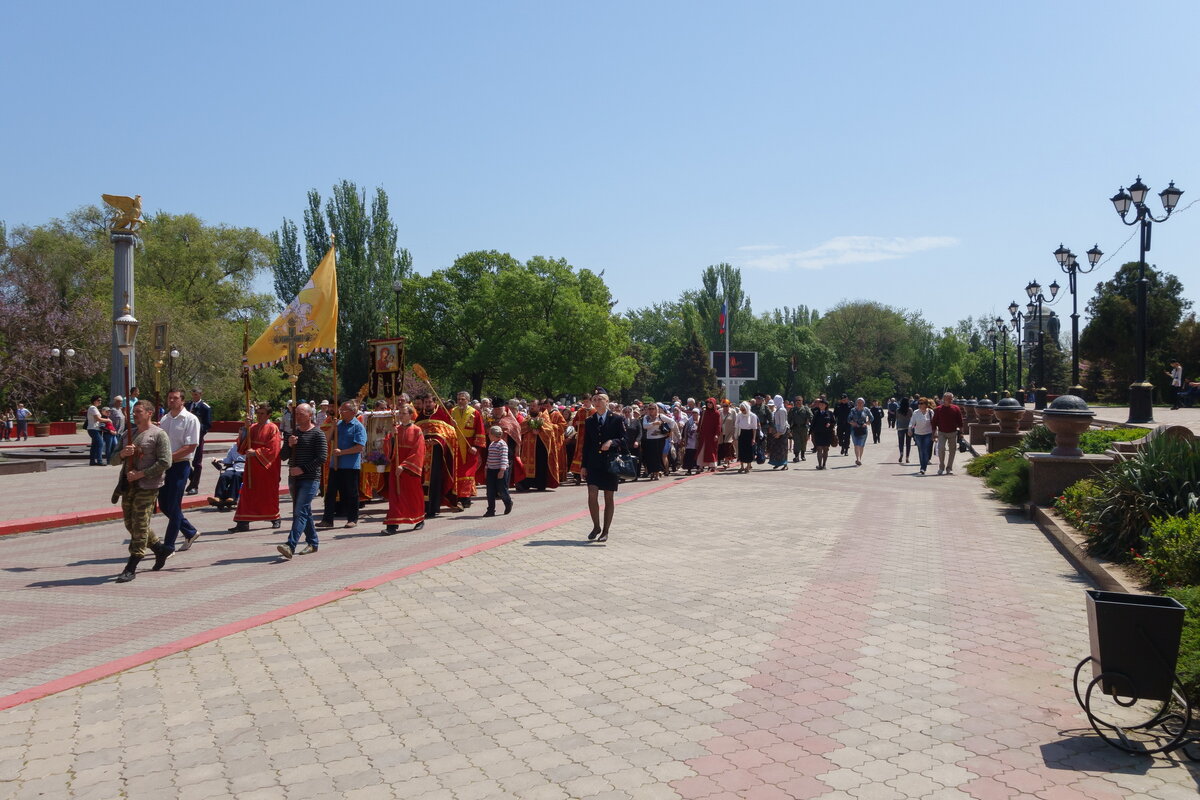 Начало крестнаго хода отъ собора Іоанна Предтечи