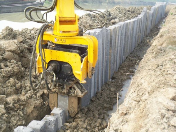  Использование вибромолота