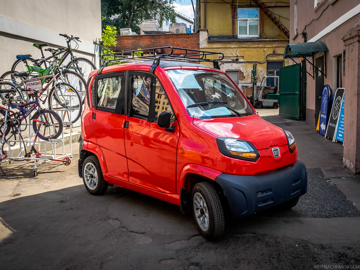 Дешевые иномарки в россии. Bajaj Qute. Bajaj Qute i. Индийская малолитражка Bajaj. Бажаж Индия машина.