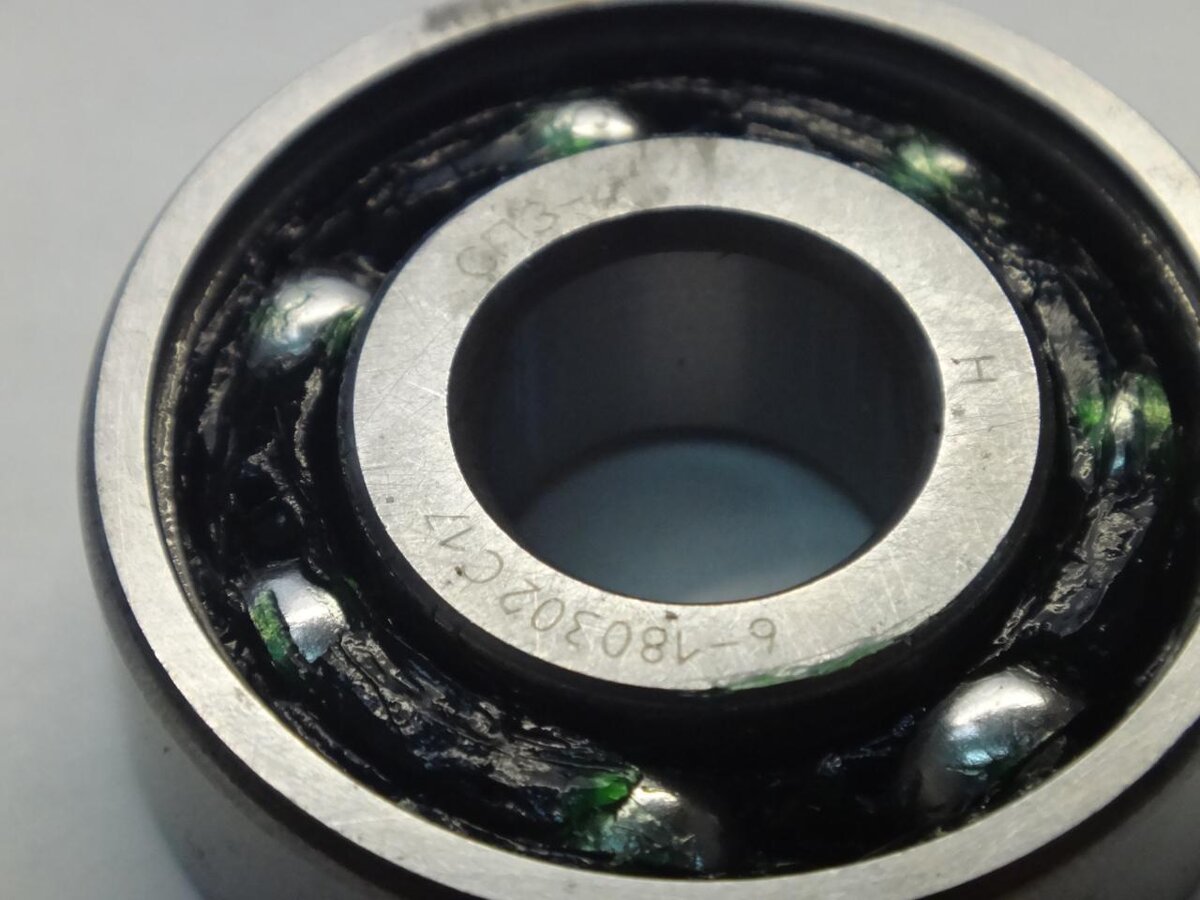 Литол-24 необычного изумрудного цвета. Такого Литола не бывает.