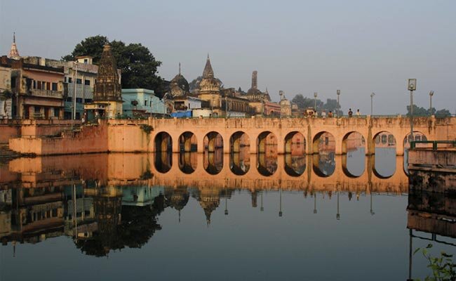 Источник фото: https://khabar.ndtv.com/news/uttar-pradesh/ayodhya-dispute-piece-of-1500-square-yards-land-where-god-fears-to-pass-says-justice-su-khan-1672028