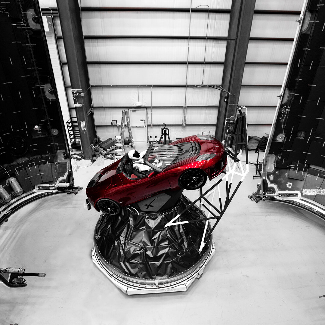 Tesla Roadster внутри Falcon Heavy
