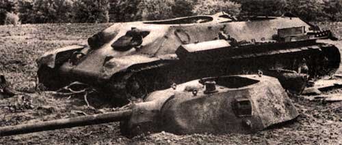 Уничтоженный в бою танк ТО-34.