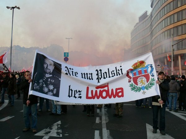 Митинг в Польше. Надпись на плакате: "Нет Польши без Львова"