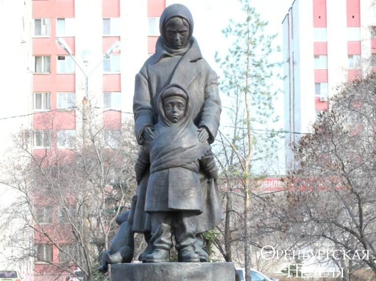 Памятник детям войны в Оренбурге. Фото Елены Соленцовой 