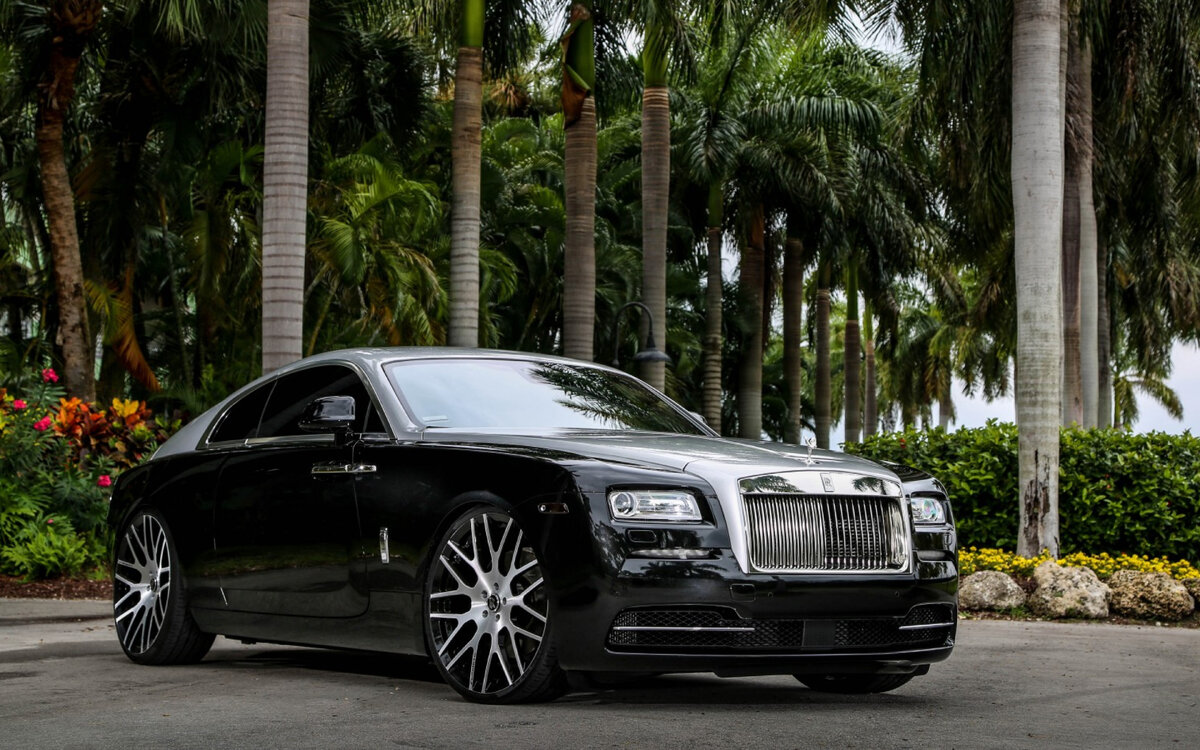 Rolls Royce Wraith - купе класса «G1» с задним приводом. Мировая премьера данной модели состоялась в Женеве.