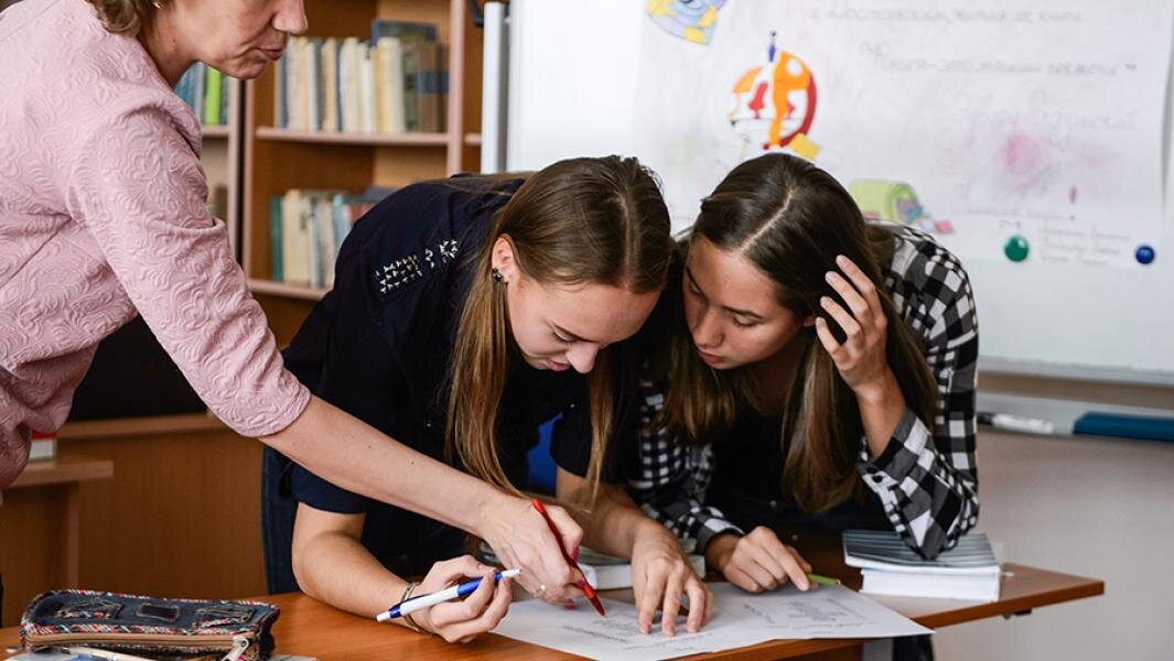 Школьнику 35. ВПР В колледже. Подростки пишут контрольную. ВПР В колледжах 2021. ВПР В техникуме.