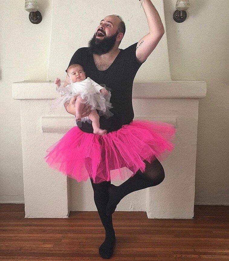 Не каждый папа станет одевать пачку и изображать балерину)))