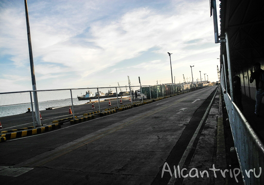 Дальше прямо вдоль берега до терминала №1: