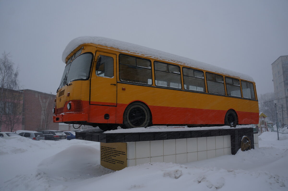 Автобус здесь. Ликино-Дулево автобусы 677. Ликино-Дулево музей автобусов. Автобусы Ликино Дулево. Ликино-Дулево - Москва автобус