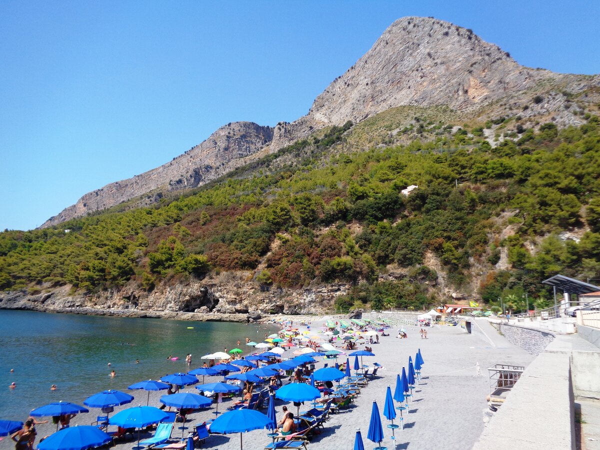 Пляж в Маратеи.