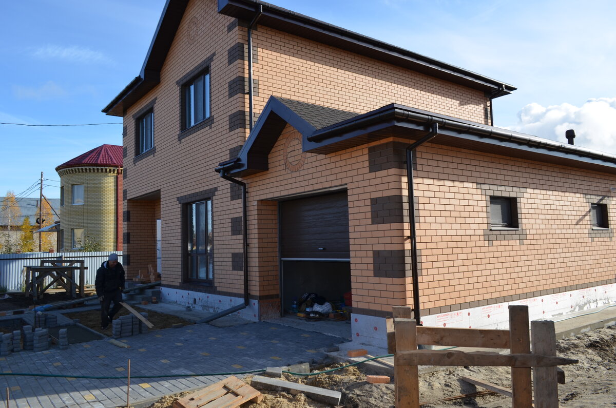 Ноябрь 2018го. Ведутся работы по благоустройству участка.