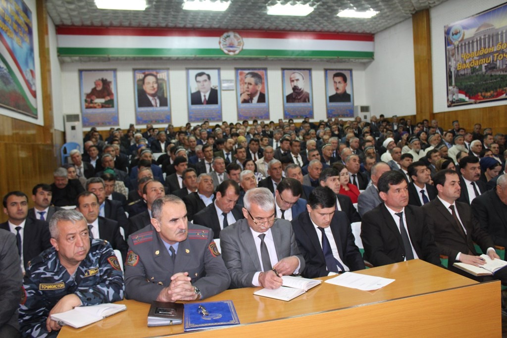 Выездное заседание в районе ДустиФото Asia-Plus  