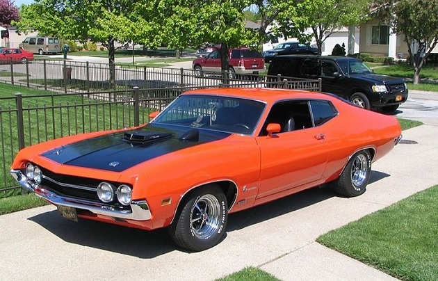 И даже спустя полвека настоящим Маслкаром признается лишь истинная классика – выпущенные в 1960-1970 годах определенные модели, имеющие восьмицилиндровые двигатели большого объема: 5, 6 и даже 7 «литров»! лучшим подтверждением того, что Маслкары - это целая эпоха, служит то, что даже далекий от автомобильной жизни человек без проблем сориентируется, когда услышит такие названия, как Pontiac GTO, Ford Torino Cobra, Dodge Charger, Chevrolet Chevelle SS, Chevrolet Impala, либо схожие по классу, но более компактные - Ford Mustang, Chevrolet Camaro, Plymouth Cuda, Dodge Challenger.
