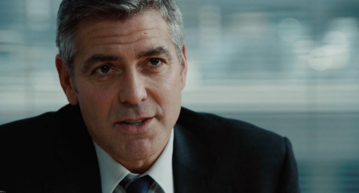 Культуру увольнения в США отлично демонстрирует фильм с Джорджем Клуни «Мне бы в небо»