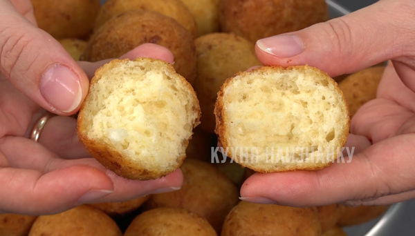 Творожные пончики: рецепт из советского детства. Мы готовили их тогда из сладких ванильных сырков