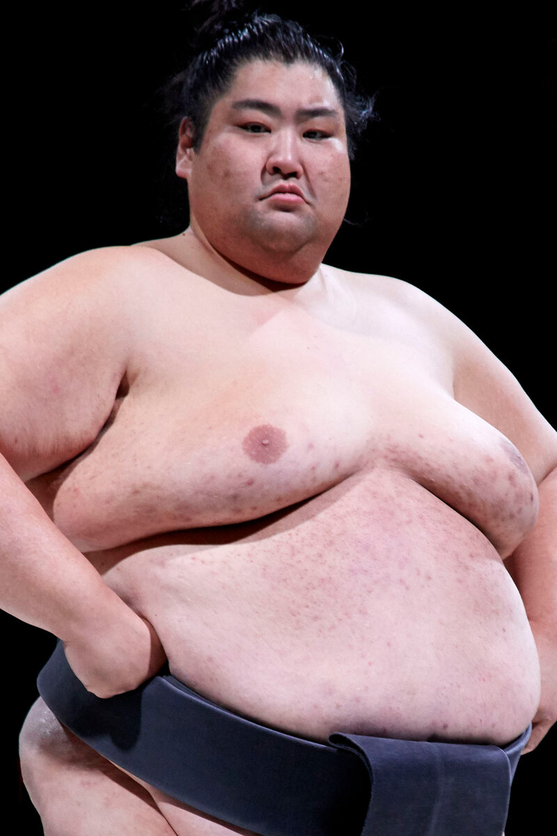 Да я вижу ты и 3000 ккал не набираешь?  Источник фото: https://nypost.com/2018/03/02/worlds-heaviest-sumo-wrestler-weighs-a-quarter-of-a-ton/