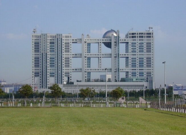 Вид с лужайки