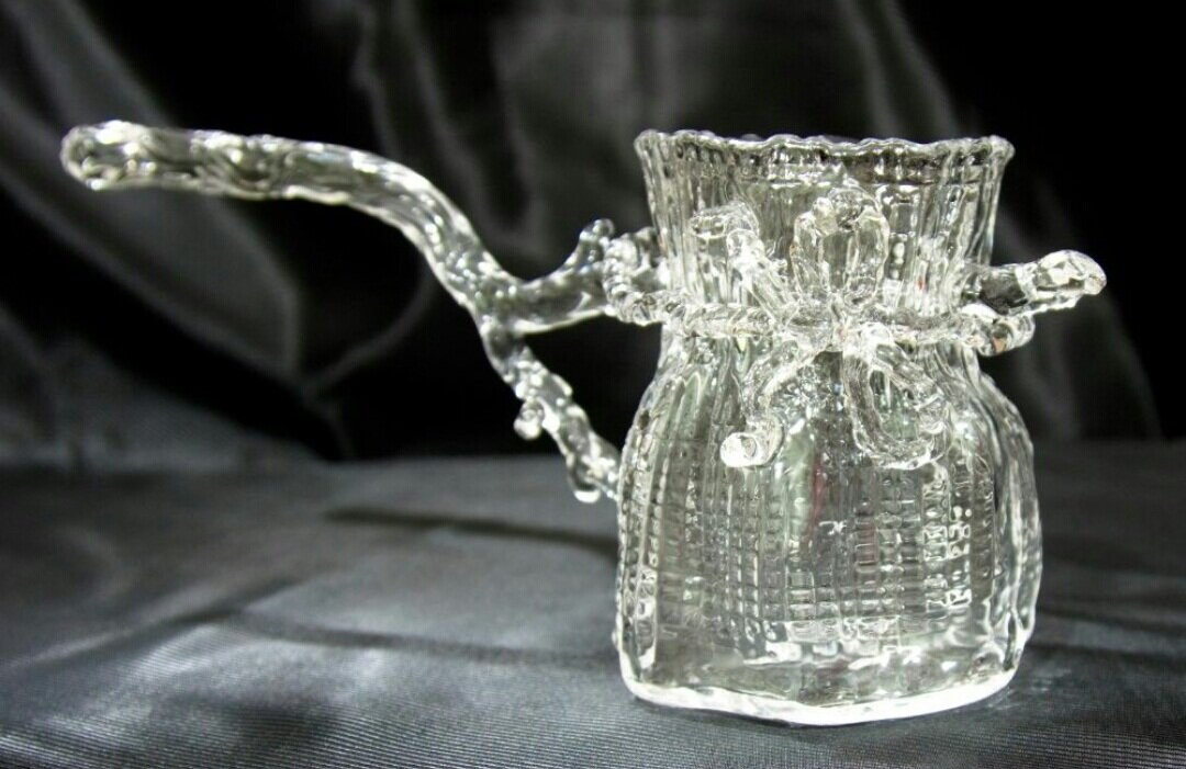 А в этой турке с бантиком жена любит заваривать себе зелёный чай. 