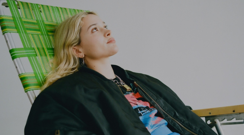 Кадр из клипа: Lolo Zouaï – «Caffeine»