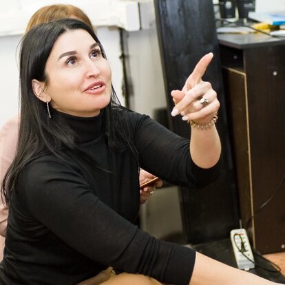 «Нет»,  сказанное в начале установления контакта  - не навсегда. Сегодня «нет», а завтра - «да». Чтобы произошла такая трансформация,  не принимайте близко к сердцу отказы, а научитесь снимать страх продажи у потенциального клиента. ( из книги Елены Великой «Клиент готов, шеф!»)