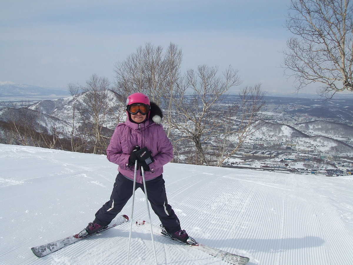 горнолыжная 14. гора глушата горнолыжный комплекс. горнолыжная 14. авориаз горнолыжный курорт. дети на горных лыжах.