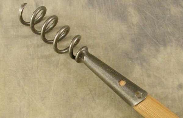 Фото: https://static-eu.insales.ru/images/products/1/4127/5705759/8666DeWit-Cork-Screw-Weeder---Long_2952z__43976_zoom.jpg