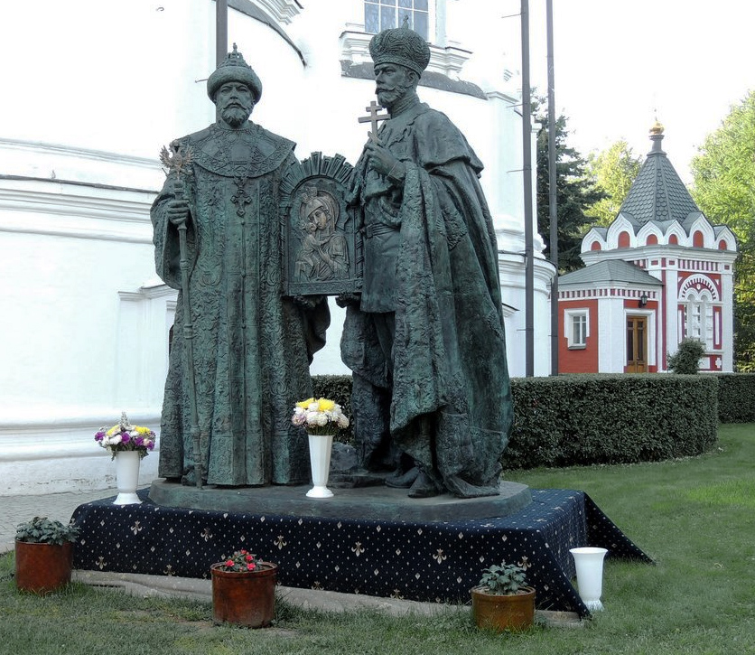 Романовы - Михаил и Николай, первый и последний...