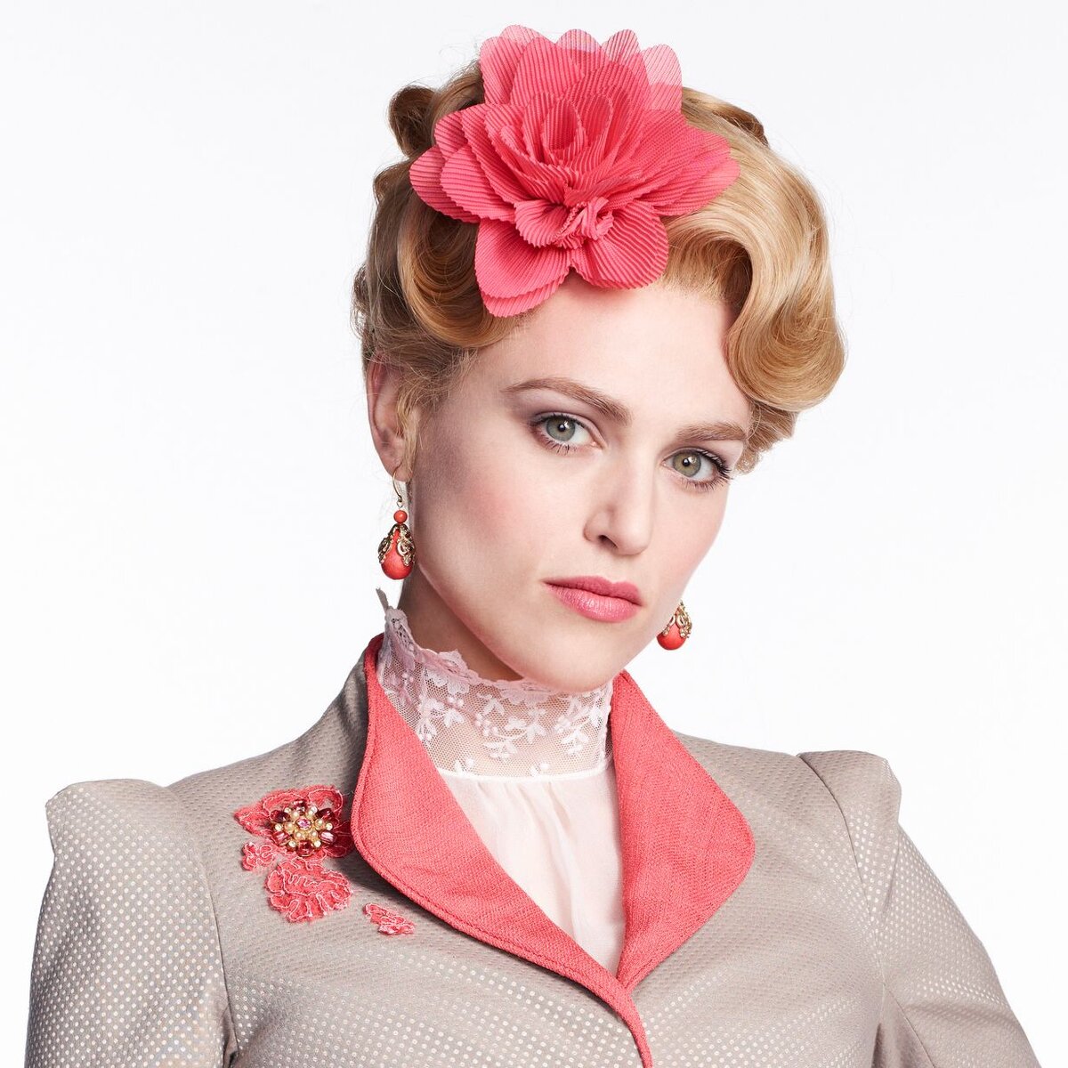 Блондинка из "Дракулы", она же Люси