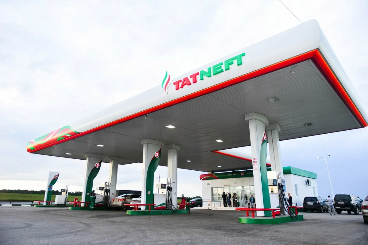 Заправка татнефть. АЗС Татнефть Оренбург. Нефть Татарстана Татнефть. АЗС Татнефть Green Light. АЗС Татнефть ТАНЕКО