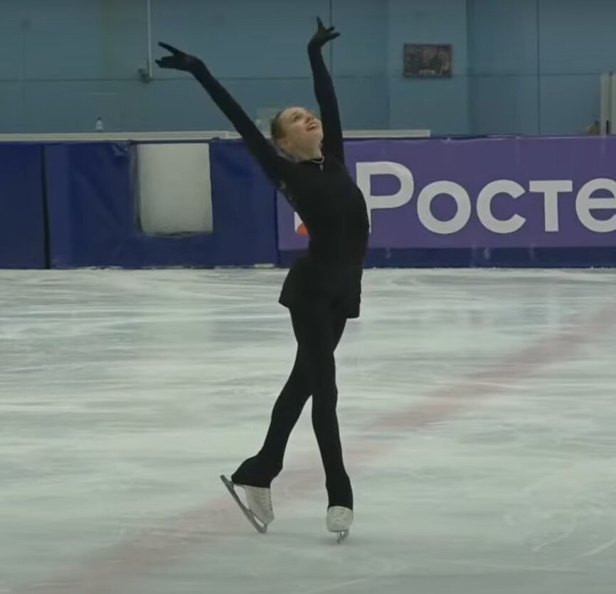 Скрин с видео контрольных прокатов юниоров - КП (https://www.youtube.com/watch?v=PmoUJ6yginY)
