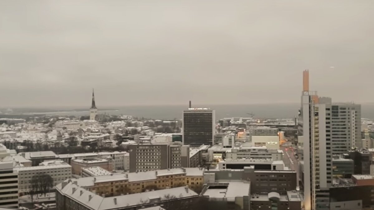 Вид из окна отеля в Эстонии