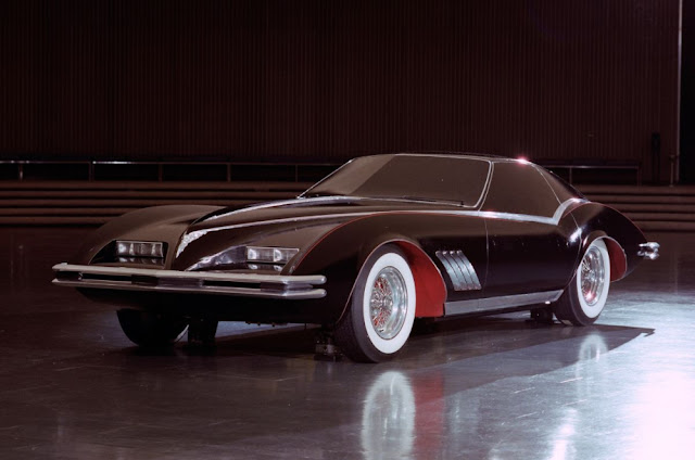  Pontiac Phantom 1977 года, последний автомобиль, созданный Биллом Митчеллом, одним из самых известных дизайнеров автомобильной индустрии.-2