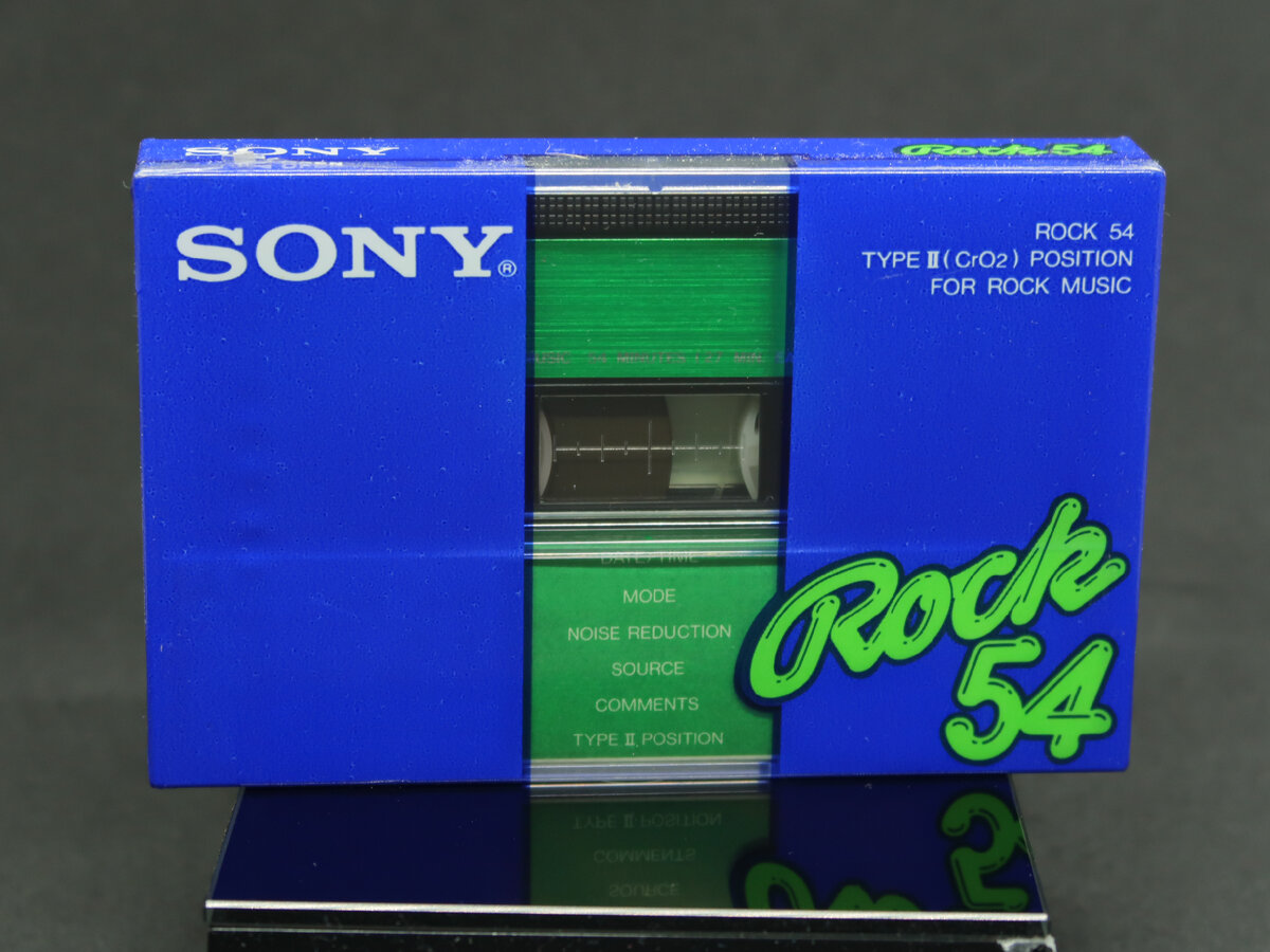 Cassette 2. Кассета Sony x II. Sony 78 год магнитофон. Кассеты и диски 2000х.