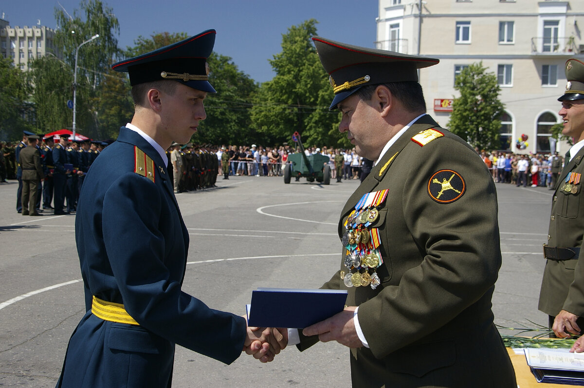 Две парадных формы. От Сердюкова и Грачёва.