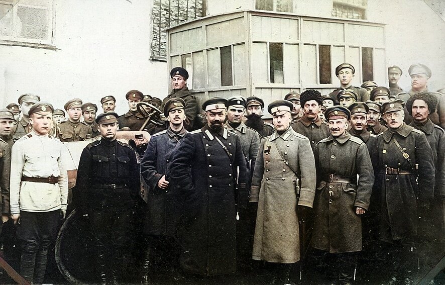 Генерал А. П. Кутепов в штабе пехотной дивизии в Свищове (Болгария), 1922 г. В первом ряду, крайний справа В. Х. Даватц