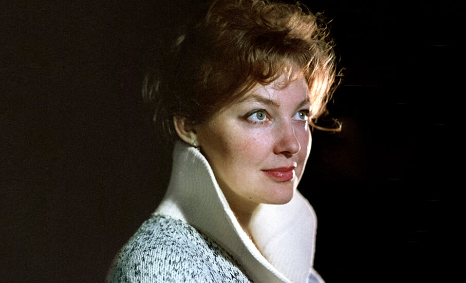 Однокурсники глаз не сводили со Скобцевой: она выделялась на фоне других девушек. Фото: Pinterest