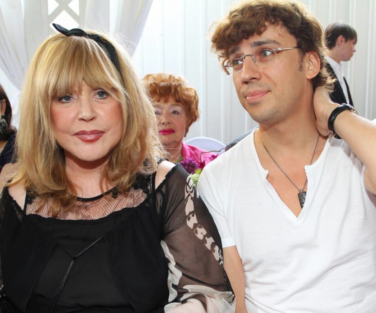     Похудевшая Алла Пугачева на пляже: Максим Галкин снял на видео жену в Юрмале