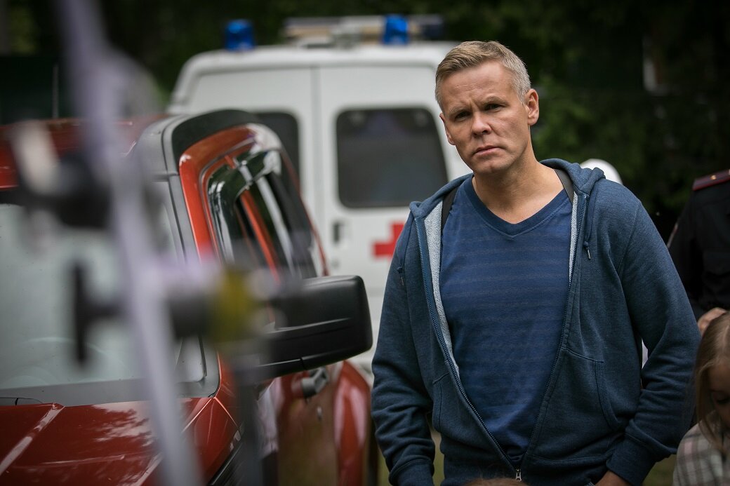 Жена чужая дочь. Сериал чужая дочь 2 сезон. Машина из фильма чужая дочь. Чужая дочь описание серий. Ниссан с фильма чужая дочь.