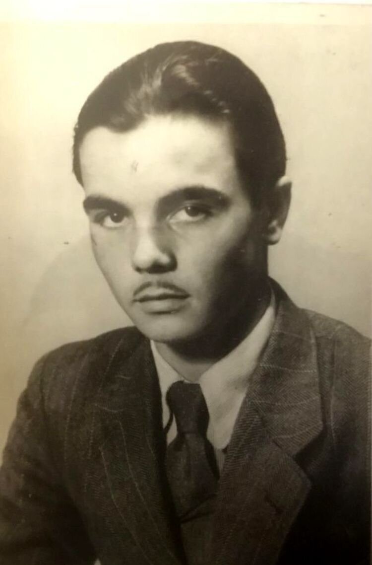 Источник: https://www.reddit.com/r/OldSchoolCool/comments/15ehcw4/my_grandpa_when_he_was_16