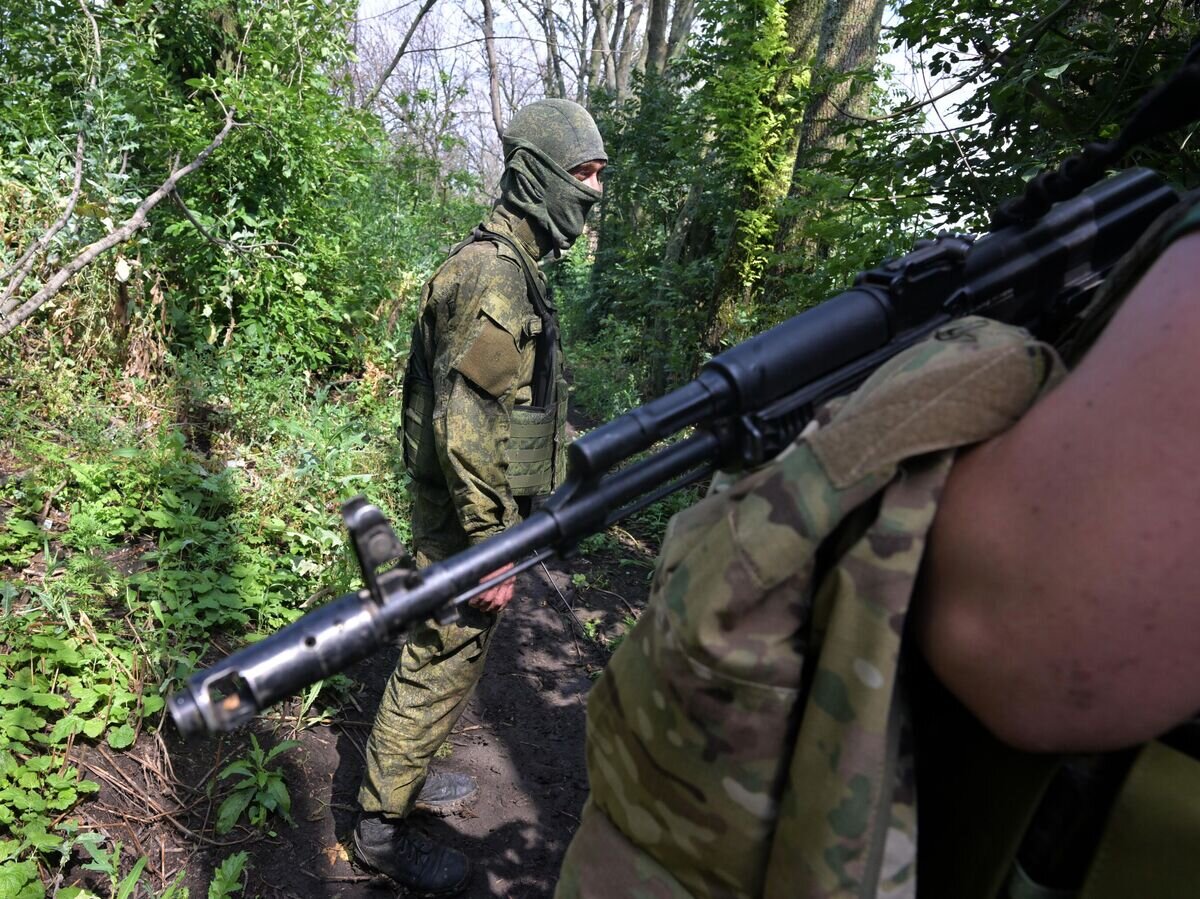    Военнослужащие ВС РФ на опорном пункте на Купянском направлении© РИА Новости / Евгений Биятов